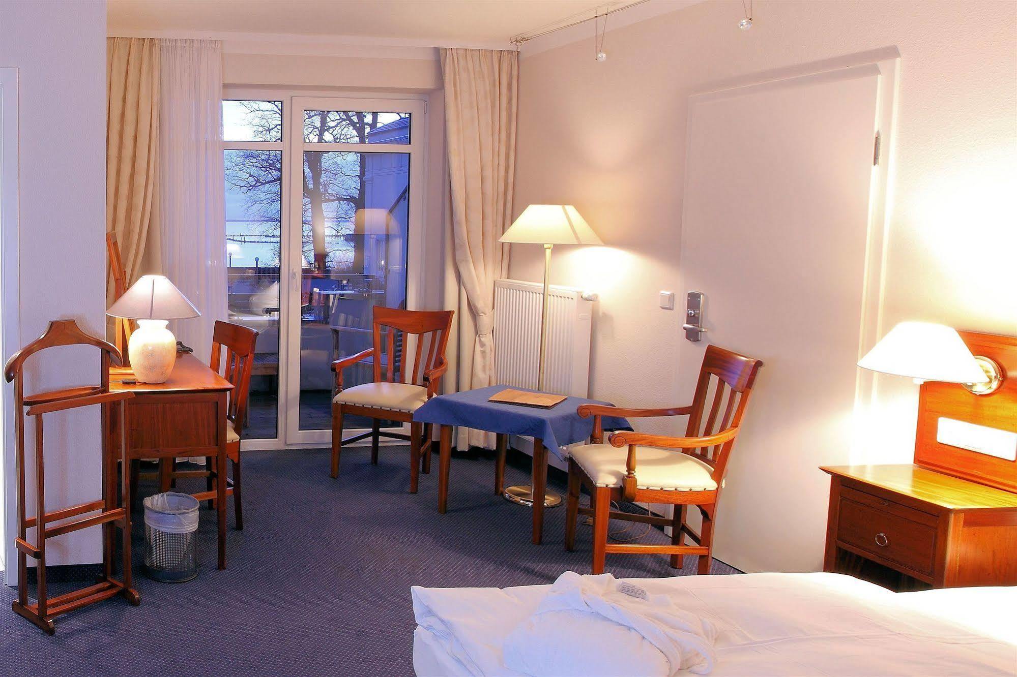 Hotel Badehaus Goor Putbus Exterior foto